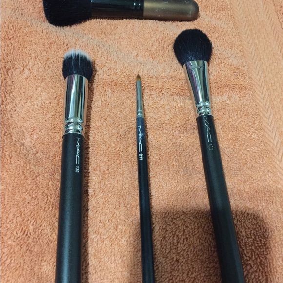 Authentic Mac brush set - Picture 2 of 7